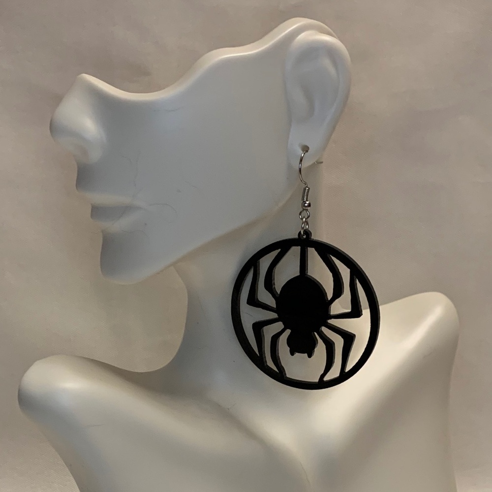 NWT! Creepy Black Round Acrylic Halloween Spider Dangle Earrings!